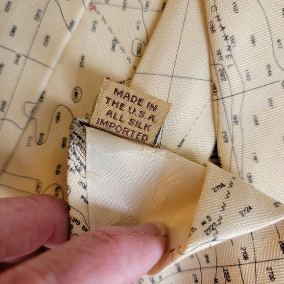 NWOT Tommy Bahama 100% Silk Mens Tie Yellow Blue Kiteboarding Map Travel - Picture 6 of 6